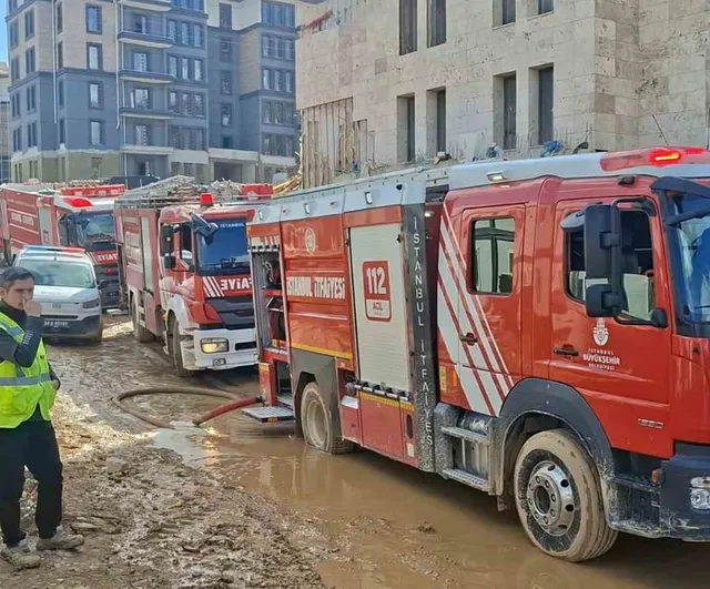 Tuzla şantiyesinde konteyner yangını kontrol altına alındı