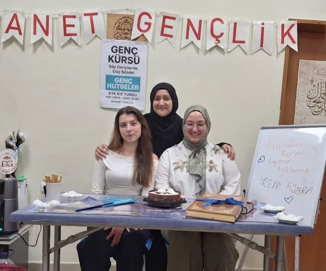 Üç haftada iki öğrenci Kur'an-ı Kerim okumayı öğrenince yurt sevinç yaşadı