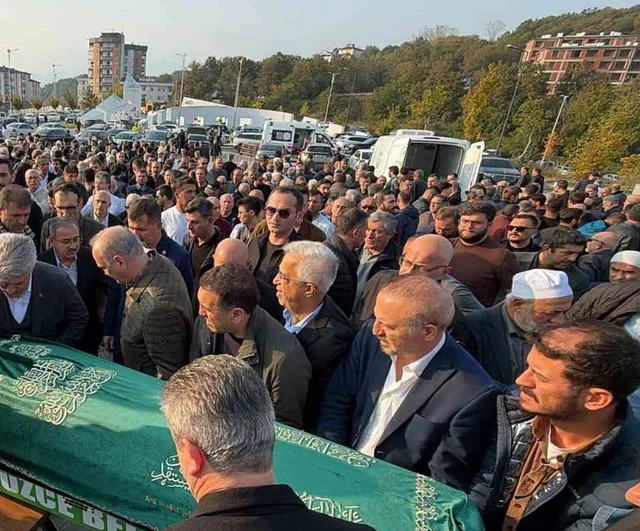 Üniversitenin ağabeyi Ayhan Şamandar ilahiyat fakültesi camiinde uğurlandı