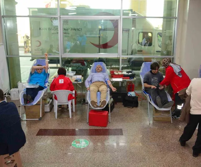 Ünyelilerden ortak seferberlik: hastane personeli ve vatandaşlar 52 üniteyi hedefliyor
