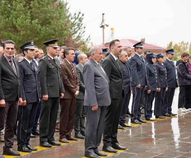 Üzümlü'de milli birlik vurgusu: cumhuriyetin 103. yılı törenlerle anıldı