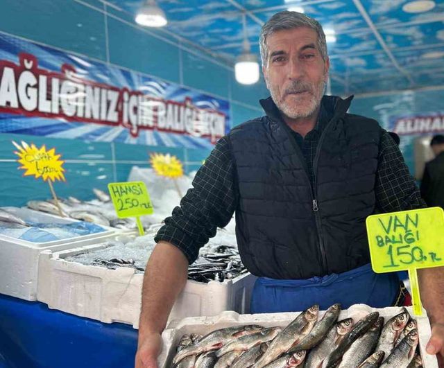 Van'da tezgâhlar çeşitlendi; tercih yine Van Gölü'nün inci kefali