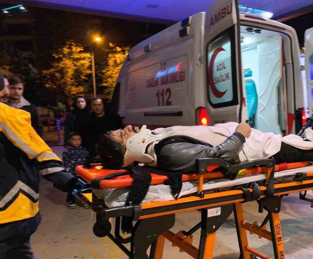 Yeniceköy'de çarpışma: motosikletten düşen iki kardeş yaralandı