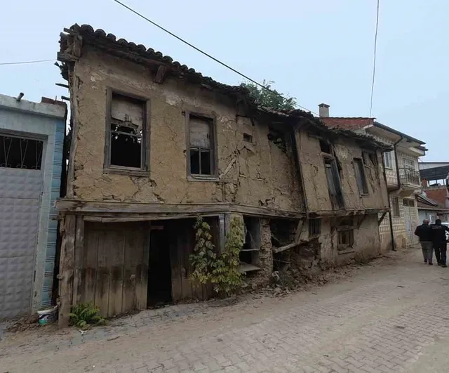 Yenişehir'de metruk yapı temizliği kırsala ulaştı