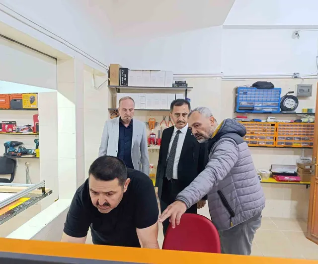 Yerli gökyüzü sınıfa taşınıyor: Bolvadin'de ANKA, ATAK, AKSUNGUR ve HÜRJET maketleri dağıtılıyor