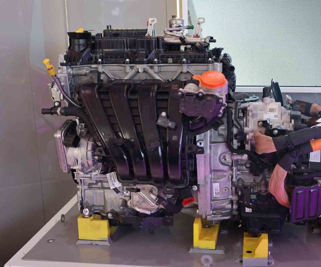 Yerli hibrit motor HORSE H18 TEKNOFEST’te ziyaretçilerle buluştu