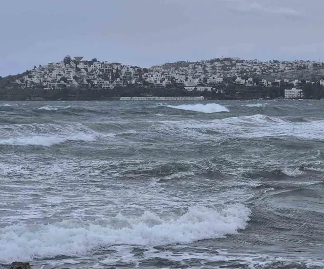 Yoğun yağış nedeniyle Bodrum'da deniz ulaşımı durdu
