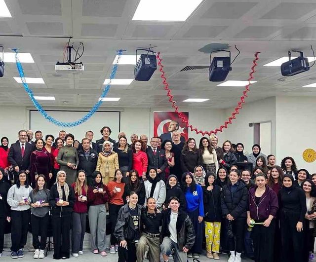 Yurt gecesinde Türk sanat müziği rüzgarı gençler şarkılarda buluştu