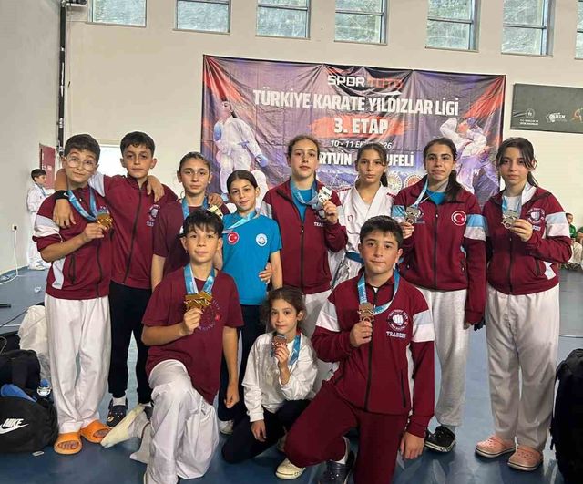Yusufeli'nde genç karateciler 1461 Fight Club'la kürsüye damga vurdu