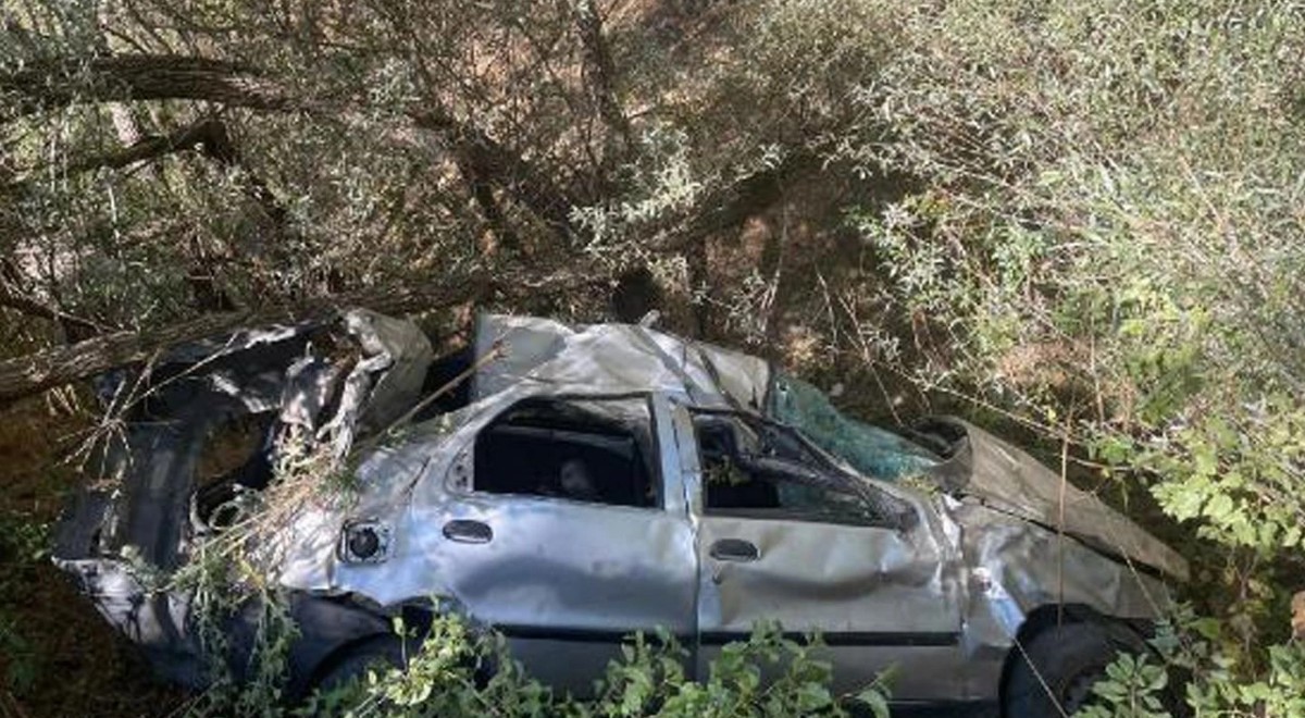 Adana'da navigasyonun yanlış yönlendirdiği araç uçuruma yuvarlandı!