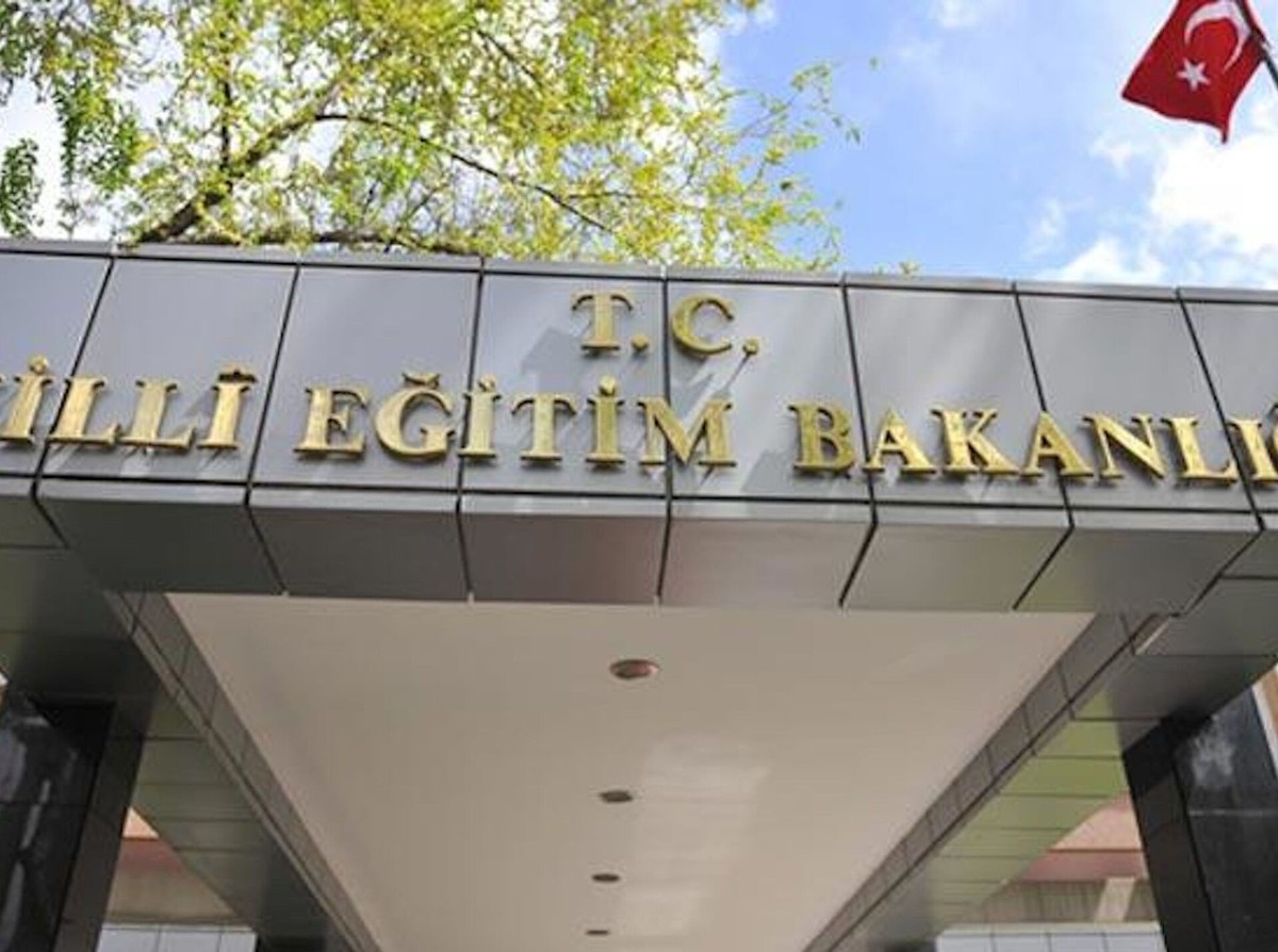 Milli Eğitim Bakanlığı (MEB), liselere ve üniversitelere