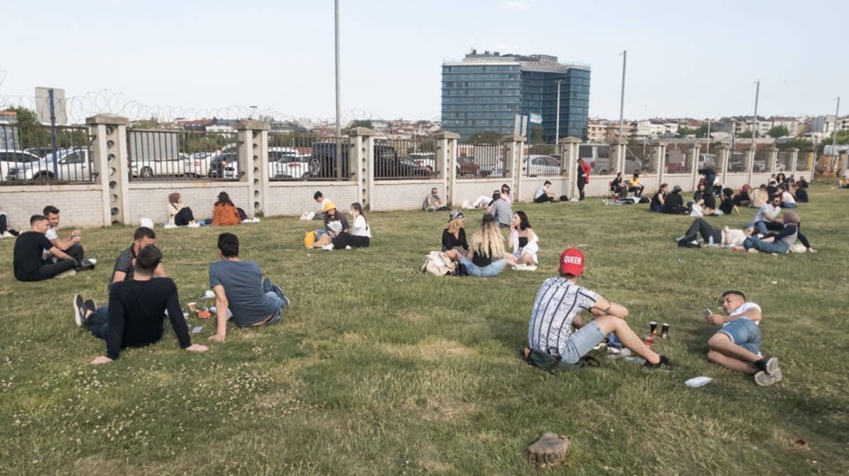Valilik kararı gereği İstanbul’da halka açık alanlarda alkol yasaklandı