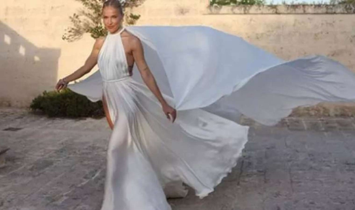 Burcu Esmersoy İtalya'da evlendi