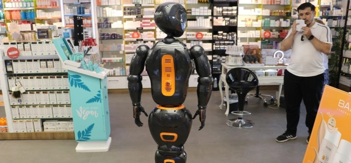robot eczane kalfası