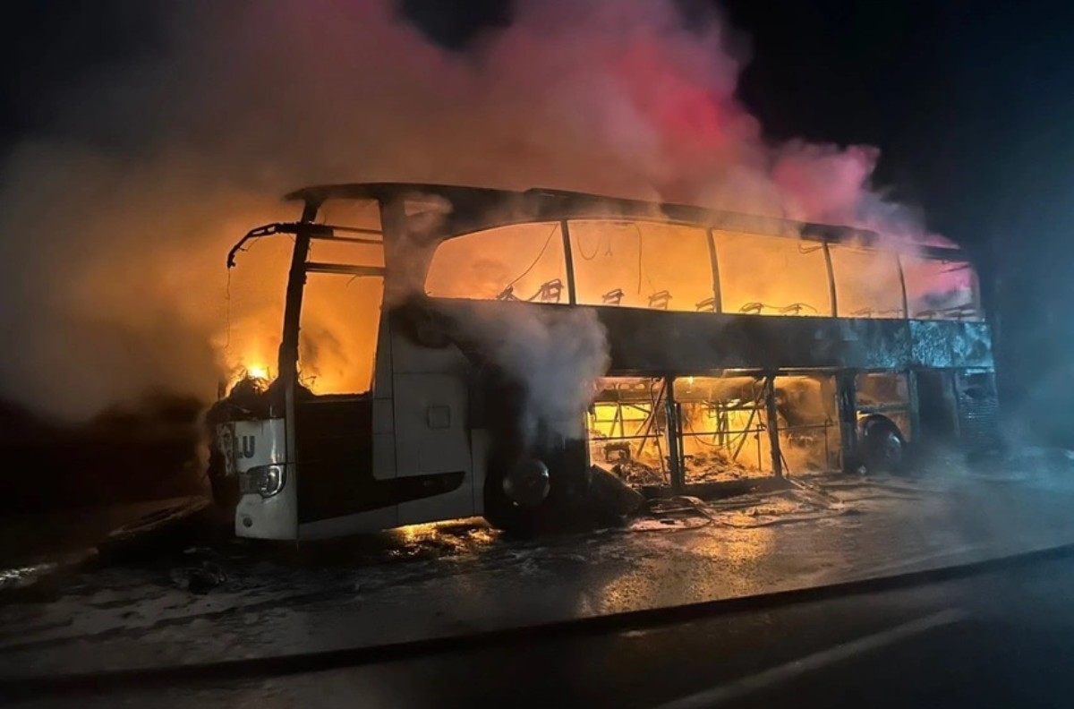 Yeni bir felaket kıl payı önlendi! Yolcu otobüsü alev aldı, tüm yolcular tahliye edildi