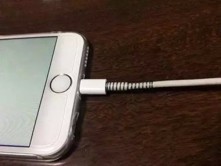 Şarj Kablonu Ömrünü Uzatmanın Ücretsiz Yolu: Tükenmez Kalem Yayı!