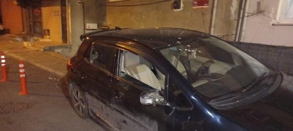 Esenler’de otomobile levye saldırısı kamerada
