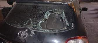 Esenler’de otomobile levye saldırısı kamerada