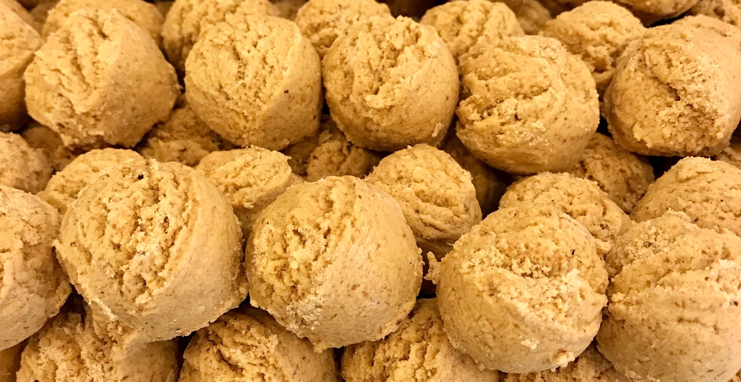 AĞIZDA DAĞILAN LEBLEBİLİ KURABİYE