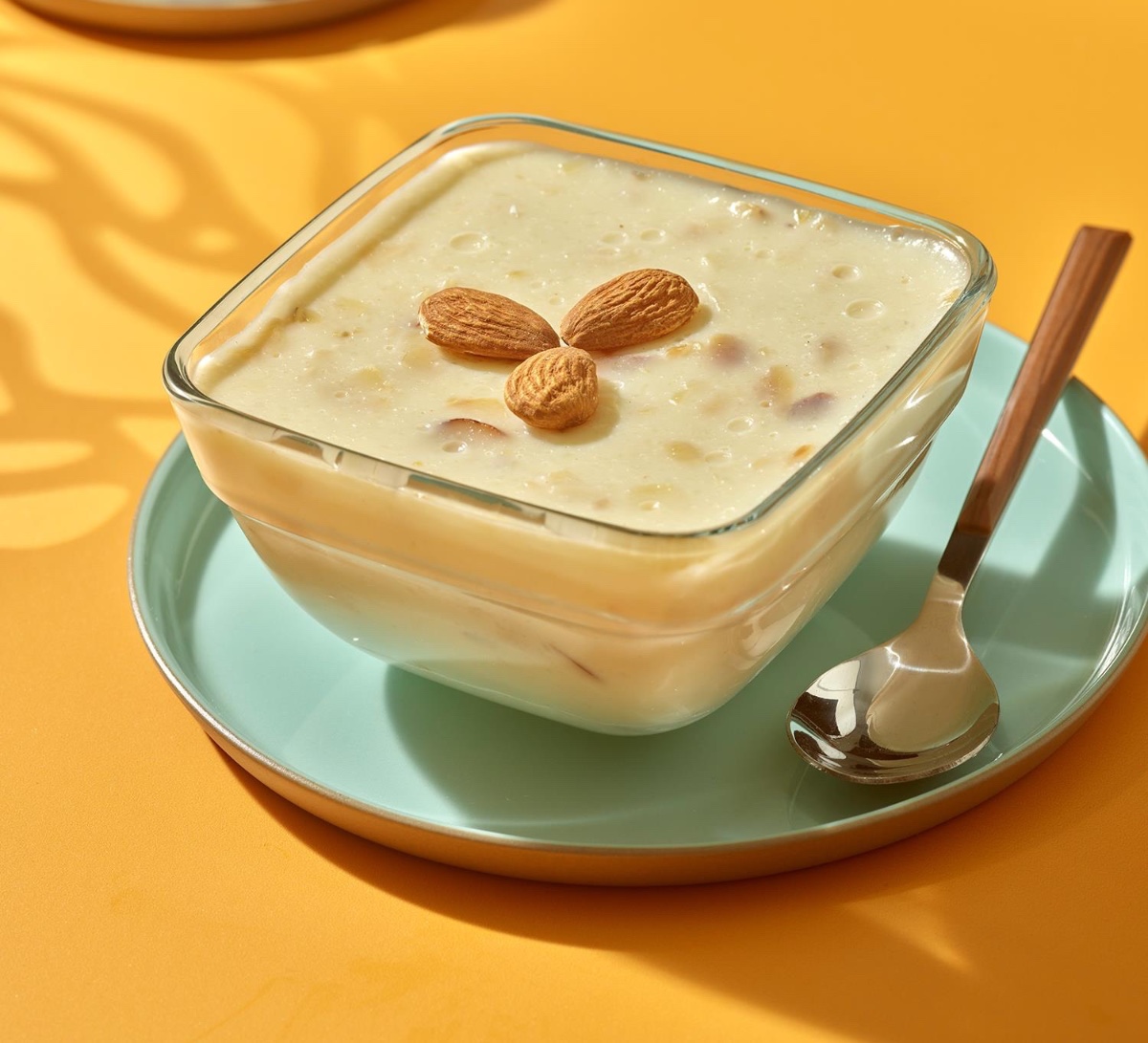 BADEMLİ MUHALLEBİ TARİFİ