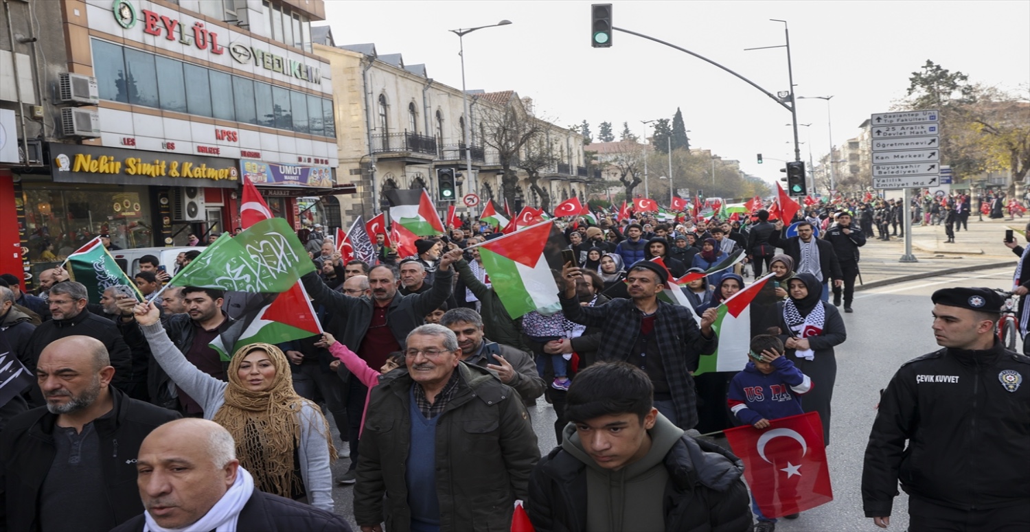 Gazze’ye yönelik saldırılar Gaziantep’te protesto edildi