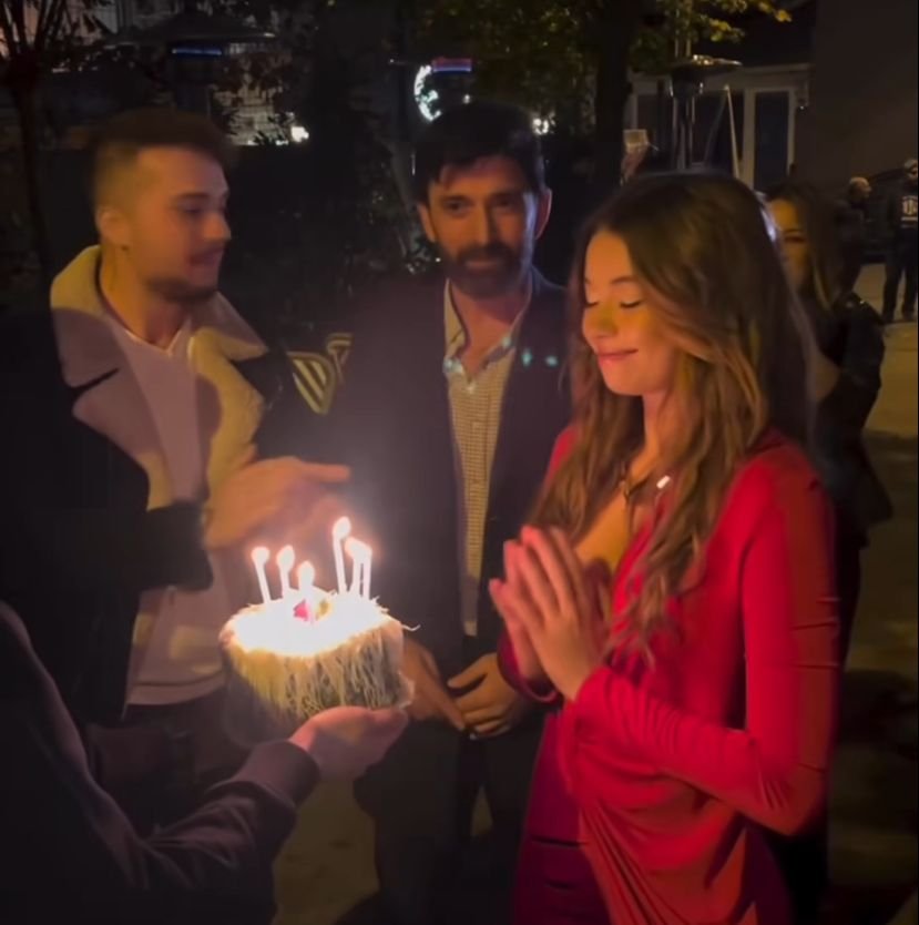Afra Saraçoğlu, doğum gününde bombayı patlattı! Mert Ramazan Demir ile aşkı bitti mi?