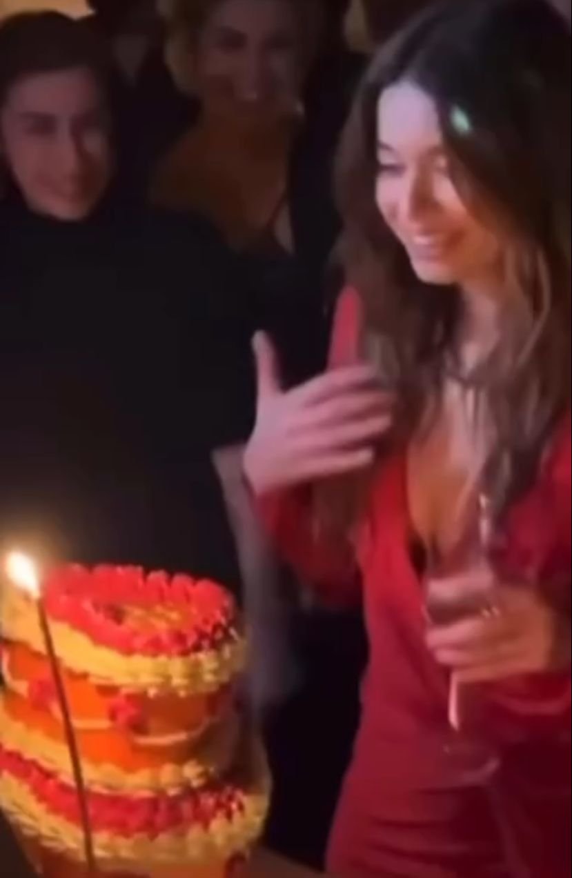 Afra Saraçoğlu, doğum gününde bombayı patlattı! Mert Ramazan Demir ile aşkı bitti mi?