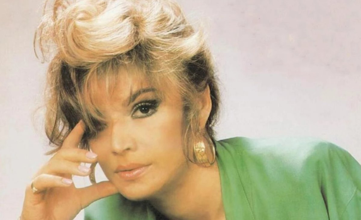 Demet Akalın, Mersin’de Bergen’in Kabrini Ziyaret Etti