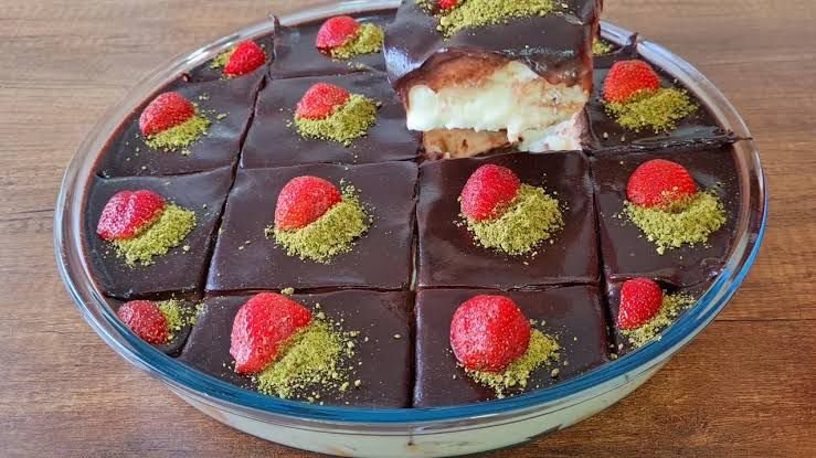 Yalancı Profiterol Nasıl Yapılır? (Kedidili Bisküvili Kolay Tarif)