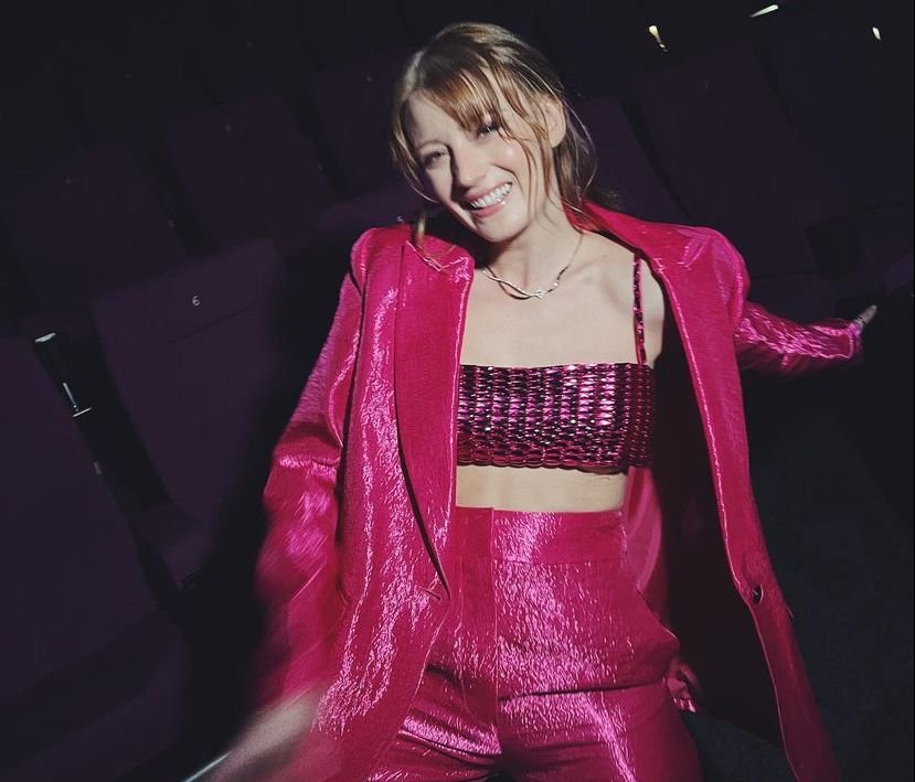 Safir’in Yeni Yıldızı Gizem Karaca: Güneş Gibi Hem Isıtıyor Hem Yakıyor!