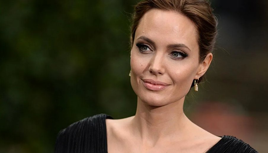 Brad Pitt’in Eski Aşkı Angelina Jolie: Stresten Yüz Felci Oldum
