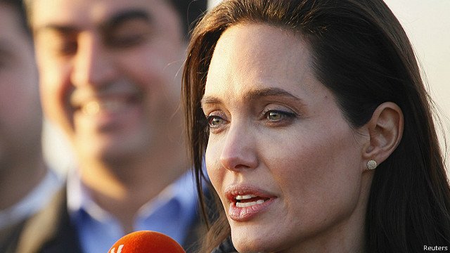 Brad Pitt’in Eski Aşkı Angelina Jolie: Stresten Yüz Felci Oldum
