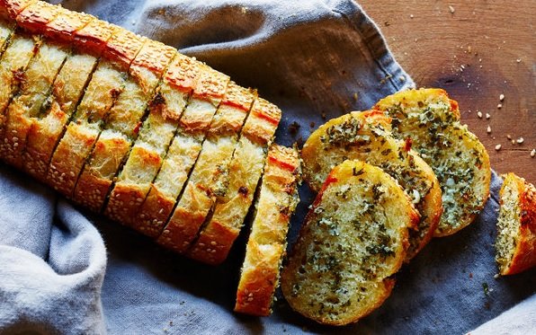 Sarımsaklı Ekmek Nasıl Yapılır? Çıtır Çıtır ve Yumuşacık Bir Tarif