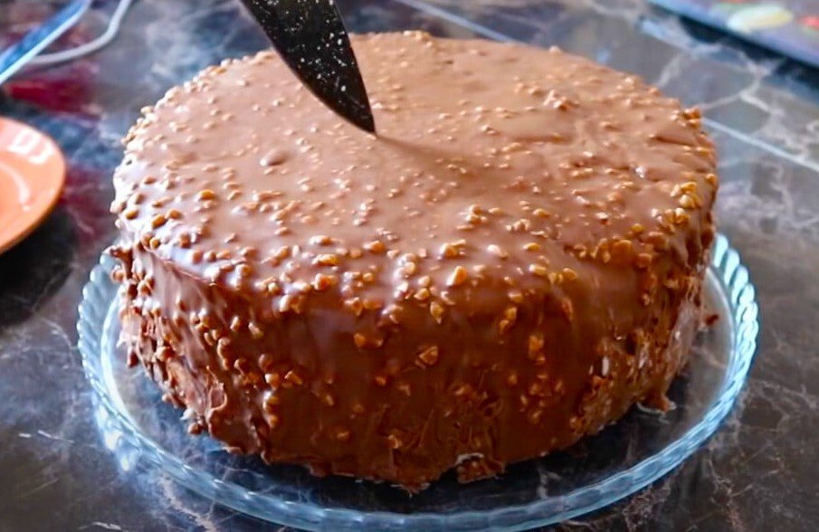 Snickers sevenlere müjde! Evde kolayca yapabileceğiniz Snickers pasta tarifi