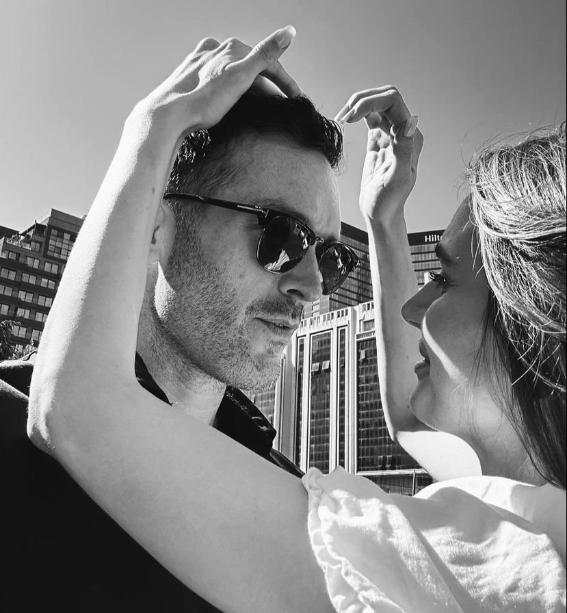 Aslı Sümen sevgilisi Chris Bann'ın evlilik teklfine evet dediği anları sosyal medya'da paylaştı! İşte detayları