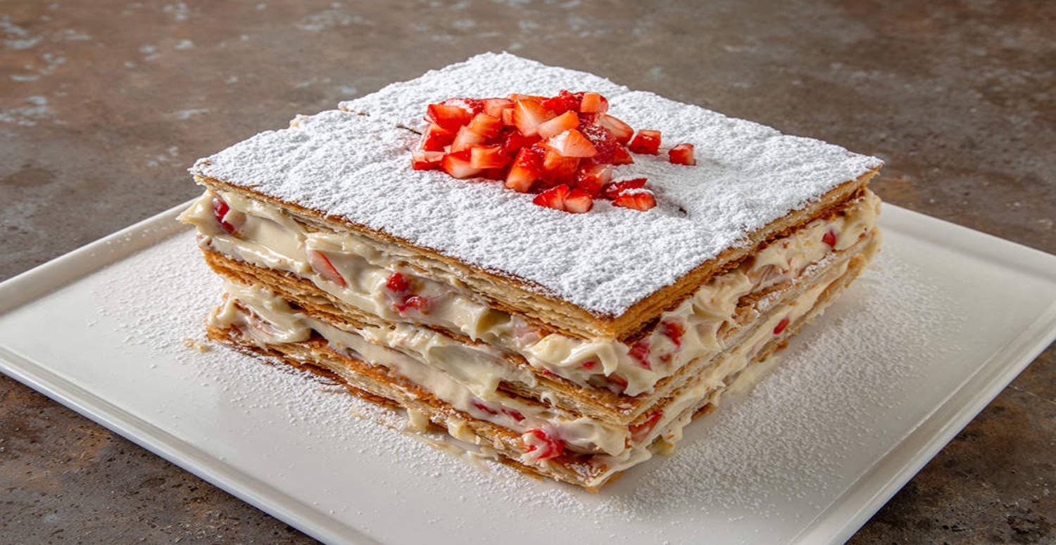 ÇİLEKLİ MİLFÖY PASTA TARİFİ