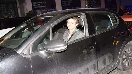 Yiğit Kirazcı, Mütevazi aracıyla Bebek’te görüntülendi! Oyuncu Kızılcık Şerbeti dizisi ile ilgili konuştu