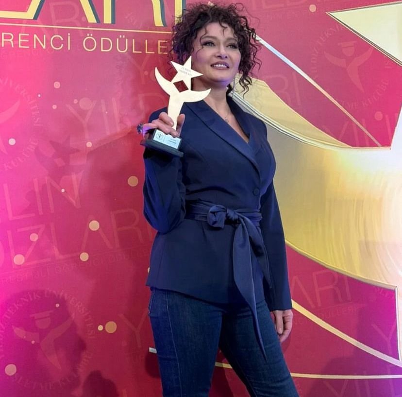 Yılın Yıldızları ödülleri sahiplerini buldu! Serenay Sarıkaya enerjisi ile Gece'ye renk kattı