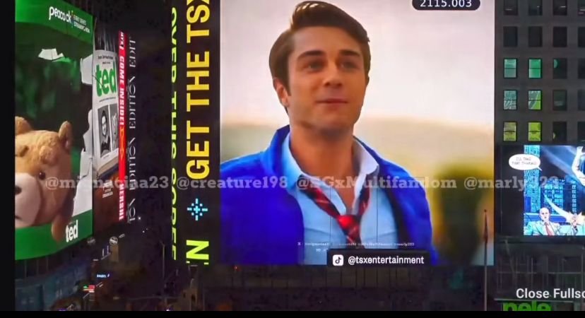 Onur Seyit Yaran’a Times Square’de doğum günü sürprizi!