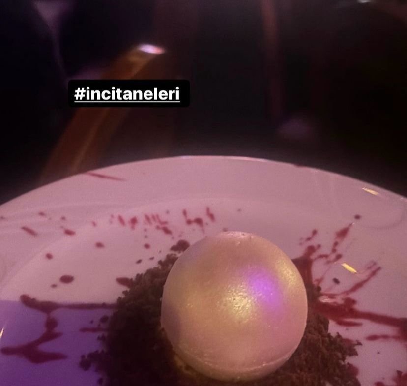 Yılmaz Erdoğan yeni dizisi İnci Taneleri'nin ilk bölümünü dizi ekibi ile izledi! İşte ekibin eğlenceli görüntüleri