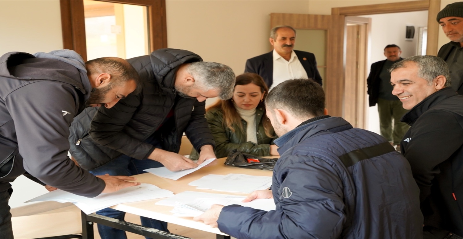 Depremzedelere konutlar bir bir teslim ediliyor! Adıyaman’da 29 köy konutu teslim edildi