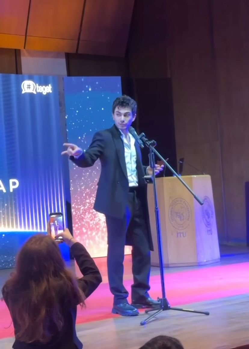 "Kızılcık Şerbeti"nin Metehan’ı Rahimcan Kapkap’tan Ödül Konuşması: “Senin için baba.. gururlan.."