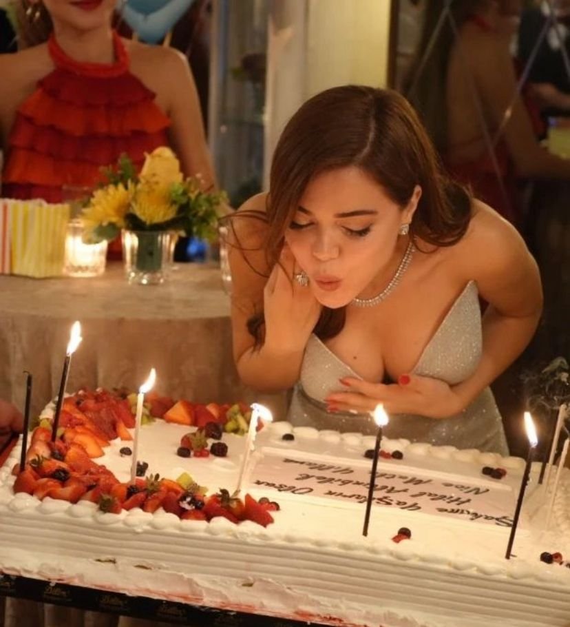 Hilal Altınbilek'e set arkadaşlarından sürpriz doğum günü partisi! Oyuncu 33 yaşına girdi