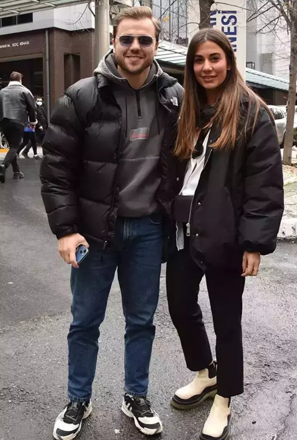 Tolga Sarıtaş ve Zeynep Mayruk bugün Çeşme'de nişanlanacak!