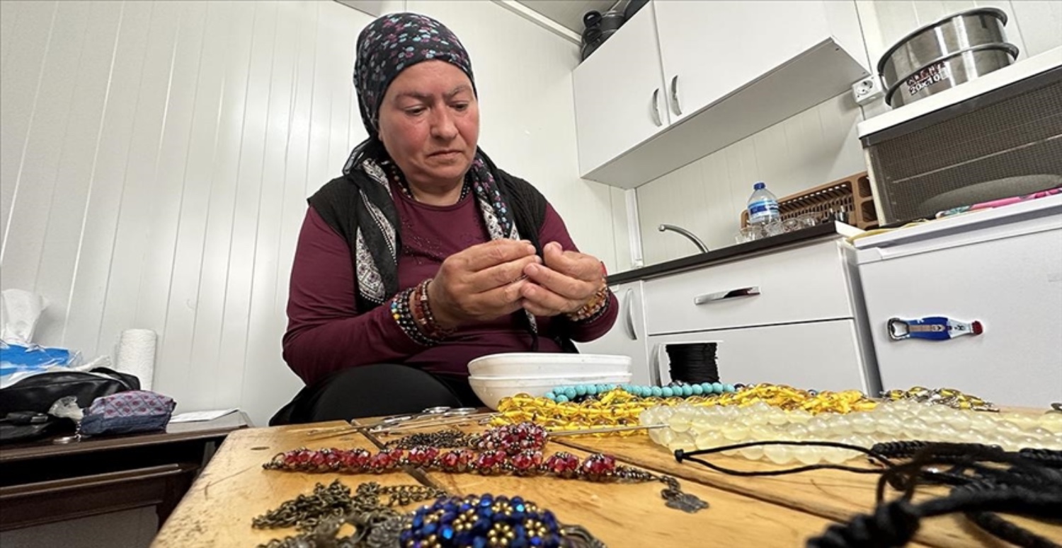 Konteyner kentte yaşayan depremzede kadınlar Gazze için yardım topladı!