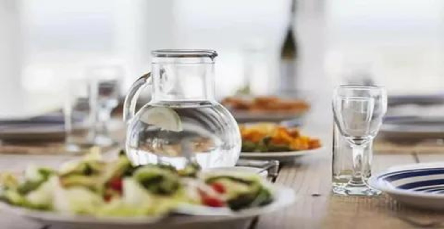 yemek yerken su içmek