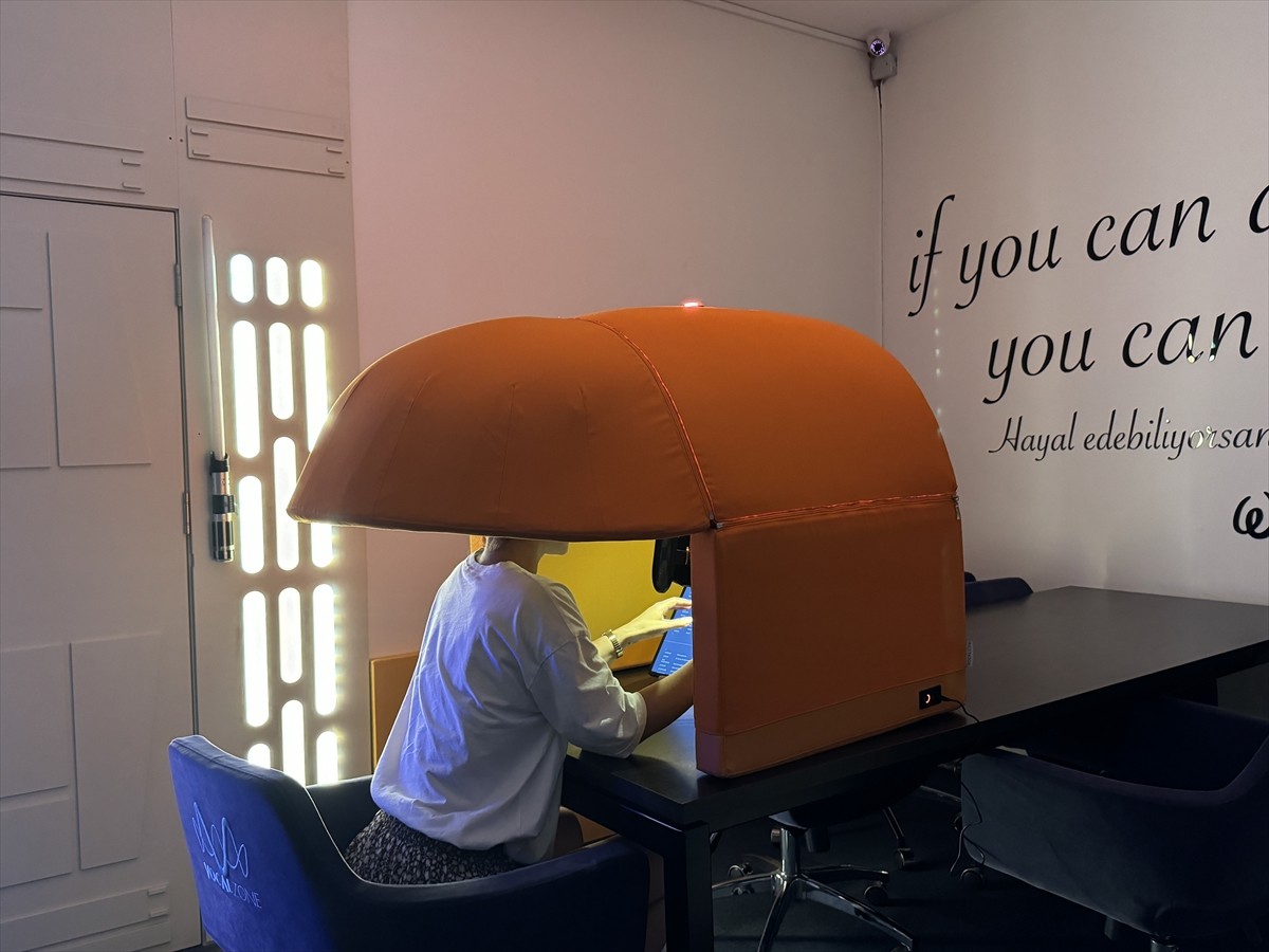 1990'lı yılların sevilen pop müzik sanatçısı Ufuk Bigay, kendi tasarladığı yenilikçi mobil stüdyo...