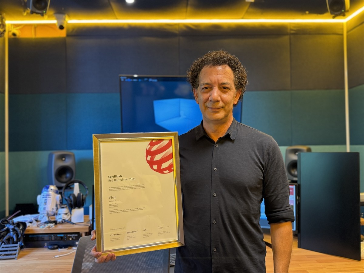 1990'lı yılların sevilen pop müzik sanatçısı Ufuk Bigay, kendi tasarladığı yenilikçi mobil stüdyo...