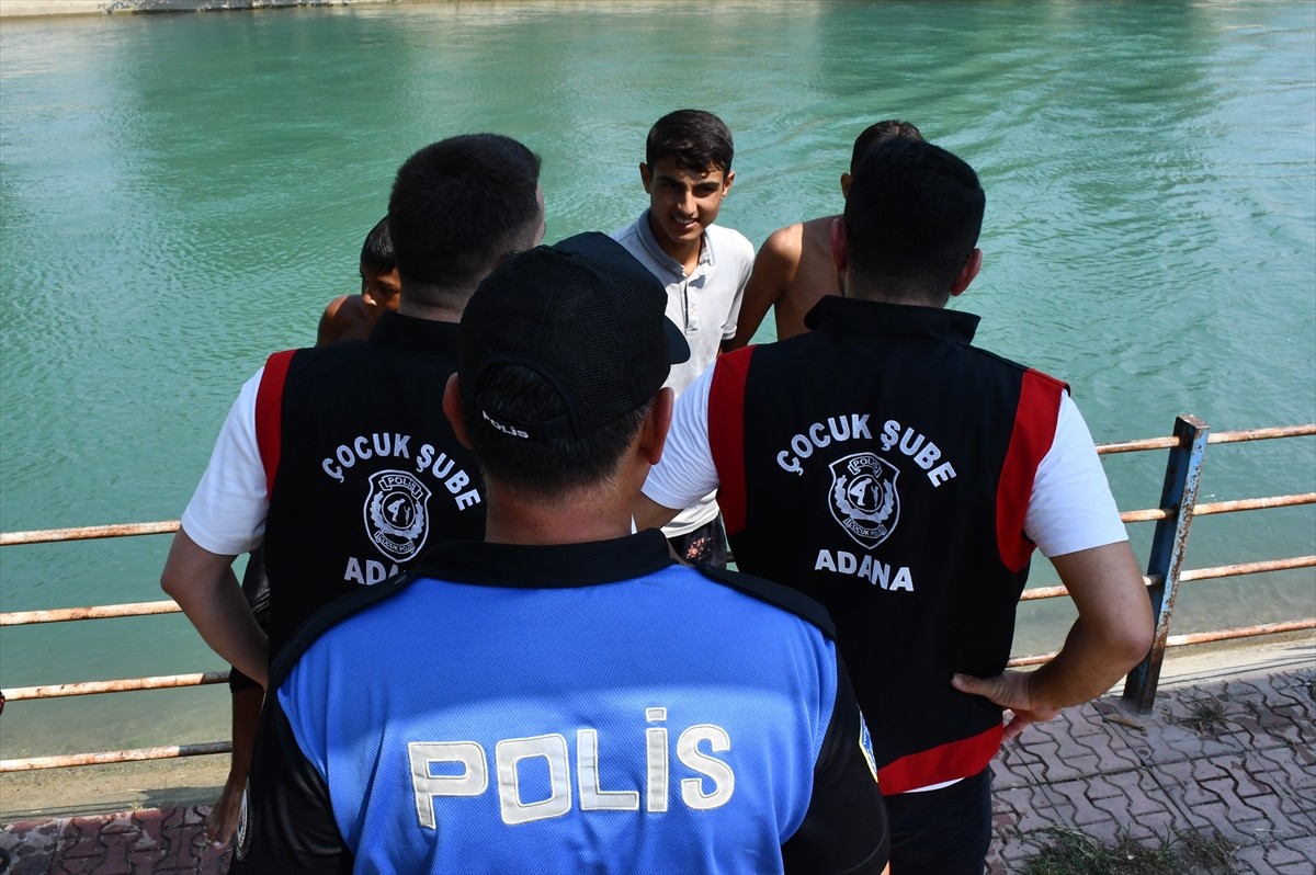 Adana'da İl Emniyet Müdürlüğü Toplum Destekli Polislik Şubesi ekipleri, sulama kanallarındaki...