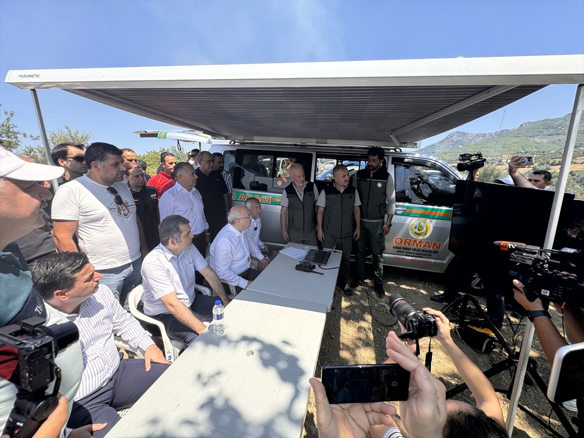 Adana'nın Kozan ilçesinde çıkan orman yangınına karadan ve havadan müdahale ediliyor. Adana Valisi...